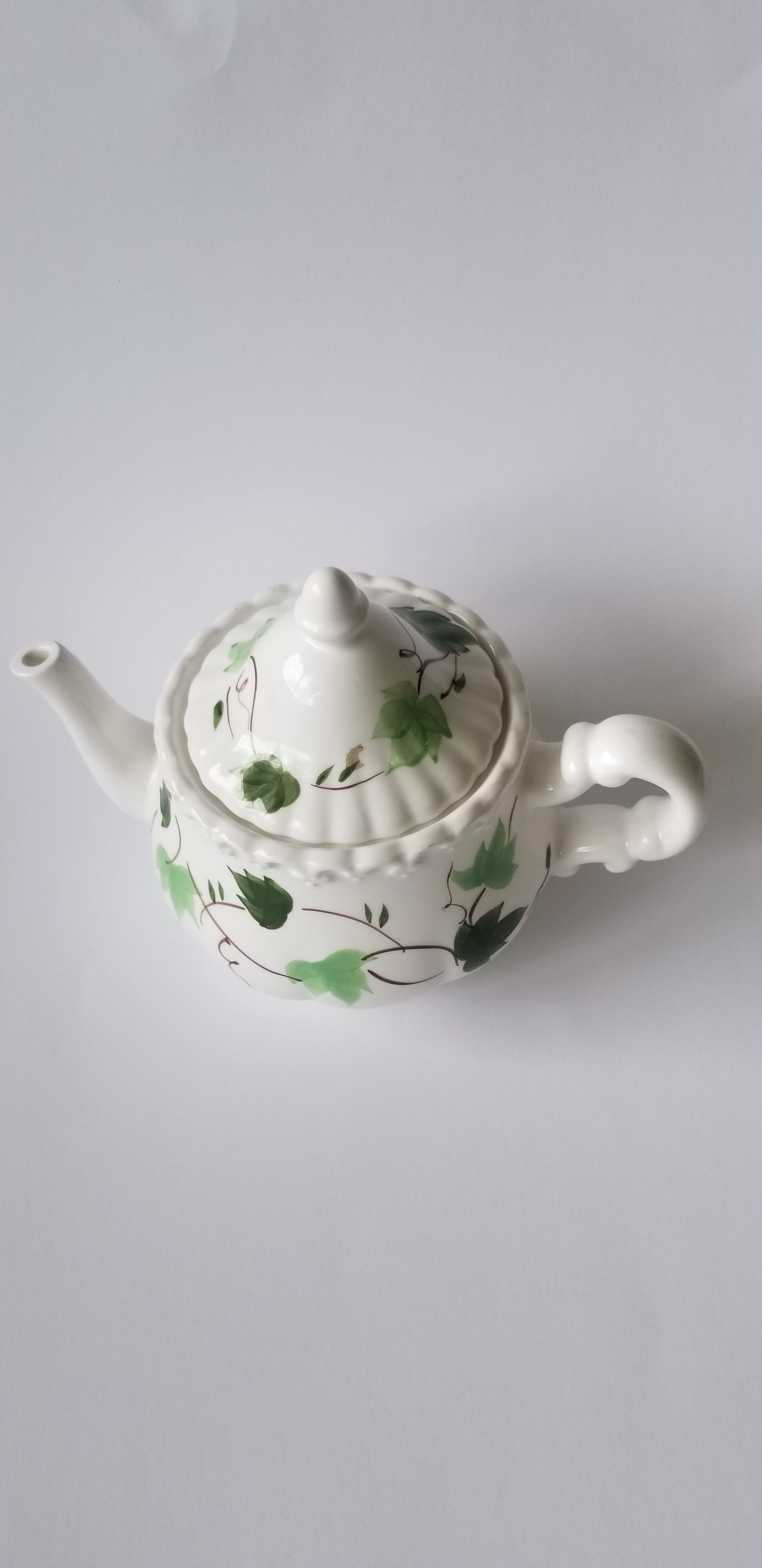 Cardinal Inc. teapot ceramic white with green ivy 1992