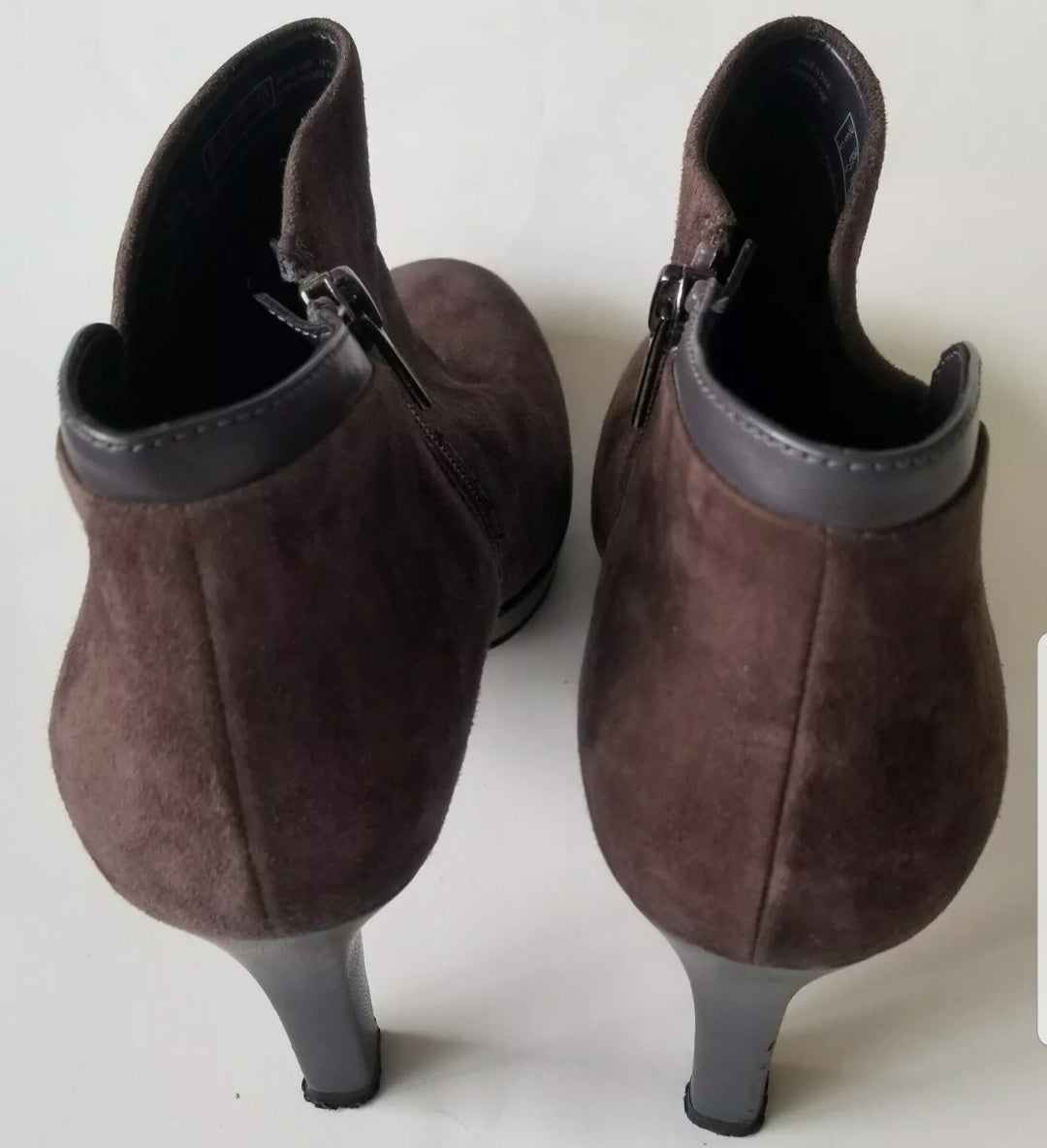 Clarks Artisan women's ankle boots brown suede leather size 8.5M