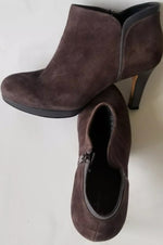 Clarks Artisan women's ankle boots brown suede leather size 8.5M