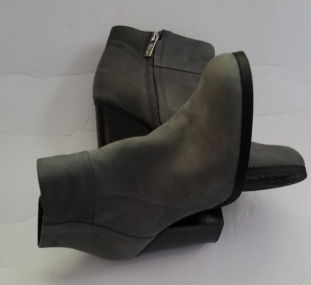 Kenneth Cole women's boots gray booties ankle